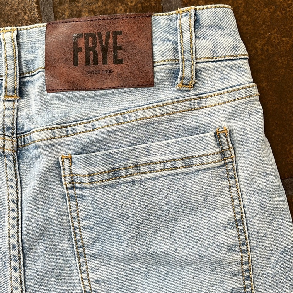 Frye Light Wash High-Rise Patch Pocket Cropped Wide Leg Jean - Picture 9 of 12